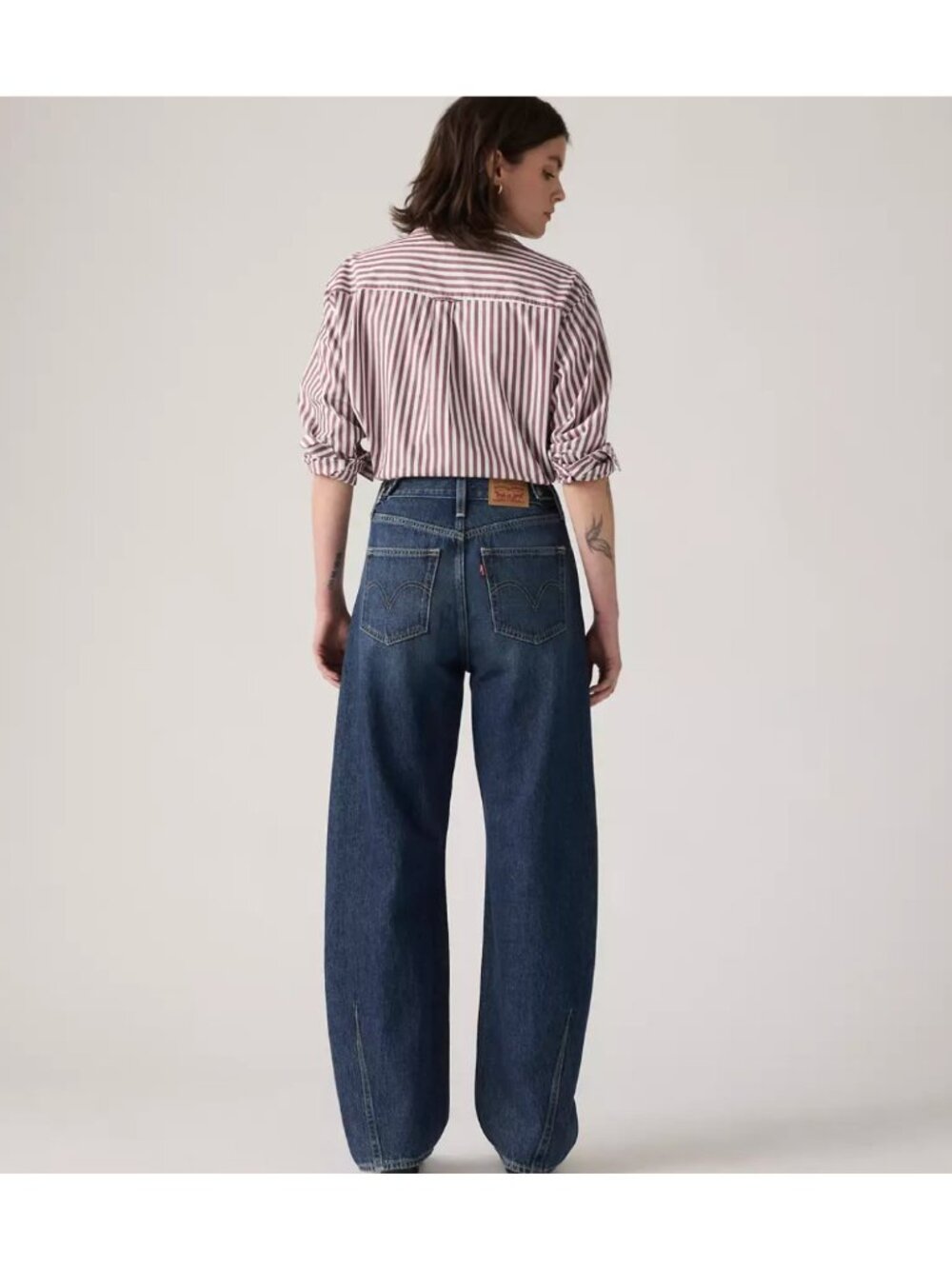 New Levi's Women's 31x33 Cinch Barrel Jeans New Shades - Dark Wash 003V50001 - Picture 4 of 5